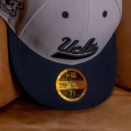 NEW ERA・ニューエラ　  LP 59FIFTY UCLA スクリプトロゴ グレー × ブラック ネイビーバイザー（7 1/2サイズ・59.6cm）