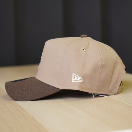 NEW ERA・ニューエラ 9FORTY A-Frame NBA 2-Tone ロサンゼルス・レイカーズ ブリティッシュカーキ/ウォルナット