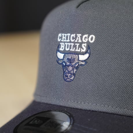 NEW ERA・ニューエラ 9FORTY A-Frame NBA 2-Tone シカゴ・ブルズ ダークグラファイト/ネイビー