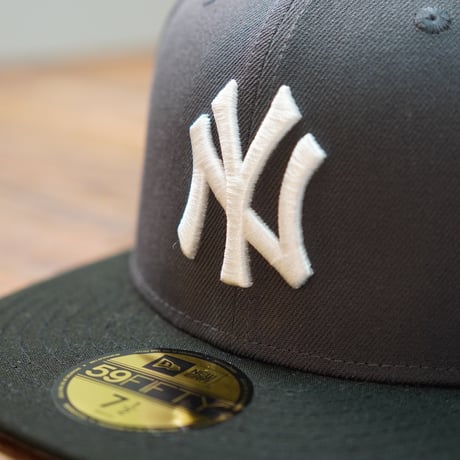 NEWERA・ニューエラ　59FIFTY Shadow ニューヨーク・ヤンキース ダークグラファイト ブラックバイザー