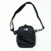 NEW ERA・ニューエラ　 ショルダーポーチ　1.7L　（ブラック）
