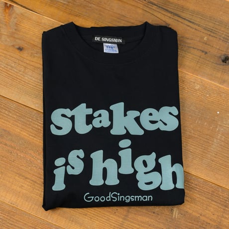 DE SINGSMAN　"stakes is high" L/S Tee 12inchタイトル Reタイポグラフィック（Black）