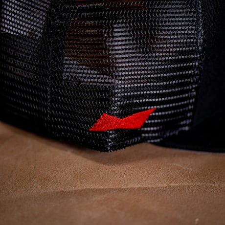 NEW ERA・ニューエラ　9FIFTY トラッカー Budweiser バドワイザー アーチロゴ（ブラック）M/Lサイズ