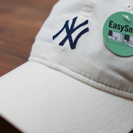 NEWERA・ニューエラ　9TWENTY MLB Summer Corduroy ニューヨーク・ヤンキース クロームホワイト