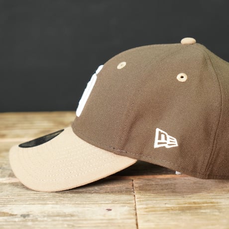 NEW ERA・ニューエラ　9FORTY 2-Tone Woven Label サンディエゴ・パドレス ウォルナット カーキバイザー 14667826