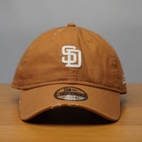 NEW ERA・ニューエラ 9TWENTY サンディエゴ・パドレス クーパーズタウン Damaged Duck Canvas ライトブロンズ