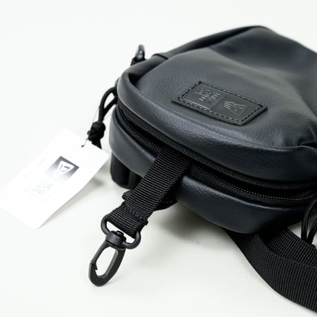 NEW ERA・ニューエラ　 ショルダーポーチ　1.7L　（ブラックレザー）