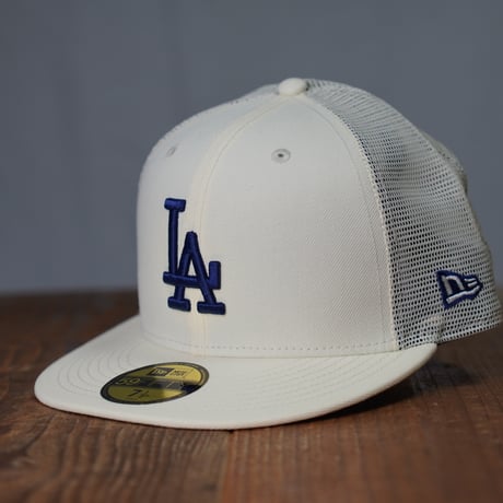 NEW ERA・ニューエラ　59FIFTY トラッカー Beautiful Beach ロサンゼルス・ドジャース クロームホワイト