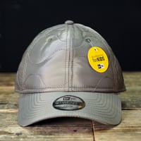 NEWERA・ニューエラ キッズ Youth 9TWENTY Powered by GORO NAKATSUGAWA（MIN-NANO） ペールカーキ　 14703350