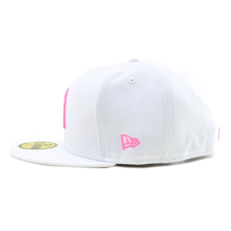 NEW ERA・ニューエラ　59FIFTY NEW ERA NEYYAN WHITE NEON PINK ニューヨーク・ヤンキース ネオンピンクロゴ