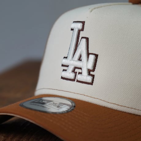 NEW ERA・ニューエラ　9FORTY A-Frame Pancakes ロサンゼルス・ドジャース トーステッドピーナッツ/ワインコーク カーキバイザー
