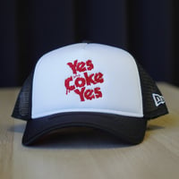 NEW ERA・ニューエラ 9FORTY A-Frame トラッカー Coca-Cola designed by Kosuke Kawamura コカ･コーラ ホワイト/ブラック
