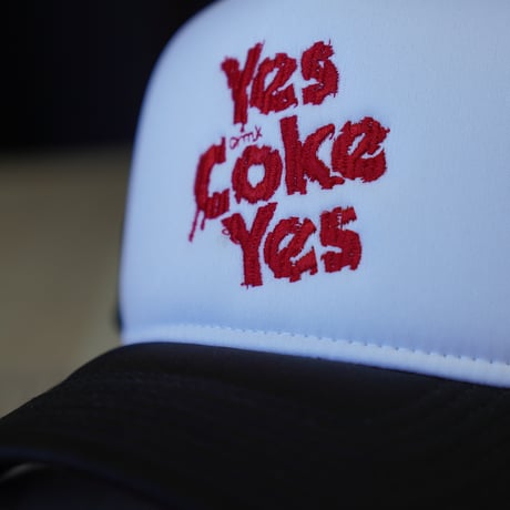 NEW ERA・ニューエラ 9FORTY A-Frame トラッカー Coca-Cola designed by Kosuke Kawamura コカ･コーラ ホワイト/ブラック