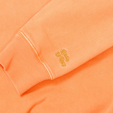 daze & easy ロゴ刺繍スウェット「THE DYE 顔料染め裏毛」DE SINGSMAN（オレンジ）