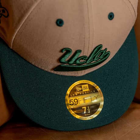 NEW ERA・ニューエラ　  LP 59FIFTY UCLA スクリプトロゴ キャメル × フィールドグリーン ダークグリーンバイザー（7 1/2サイズ・59.6cm）
