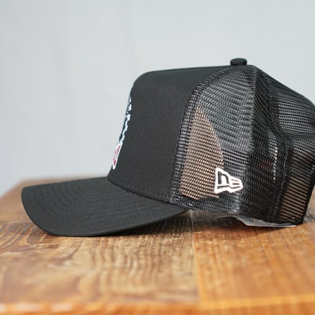 NEW ERA・ニューエラ　9FORTY A-Frame トラッカー SANTA CRUZ スクリーミングハンド ブラック