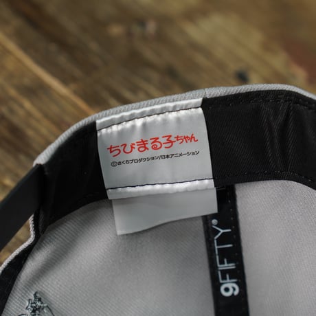 NEW ERA・ニューエラ　9FIFTY ちびまる子ちゃん ボックスロゴ まる子 グレー ブラックバイザー 14693336