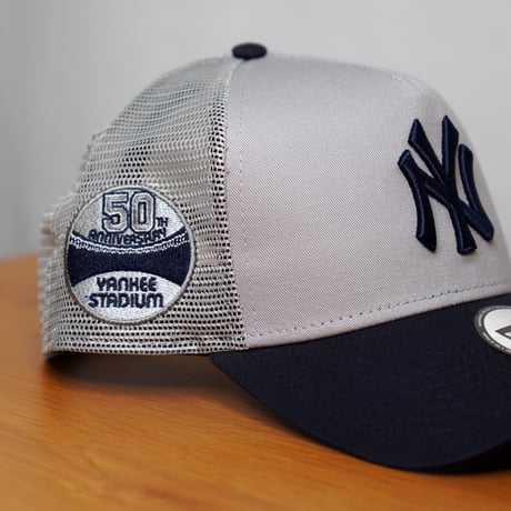 NEW ERA・ニューエラ 9FORTY A-Frame トラッカー MLB Side Patch ニューヨーク・ヤンキース グレー/ネイビー