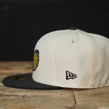 NEW ERA・ニューエラ　59FIFTY さくらももこ コジコジ COJI-COJI フラッグロゴ クローム ブラックバイザー 14693462