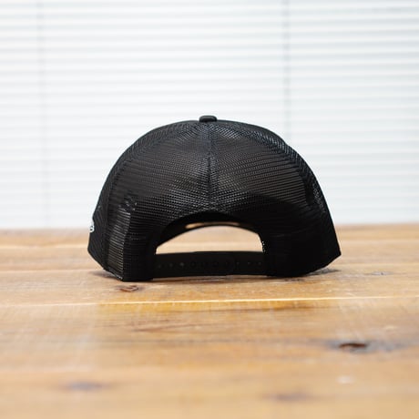 NEWERA・ニューエラ 9FORTY A-Frame トラッカー オーバルロゴ ブラック メッシュキャップ