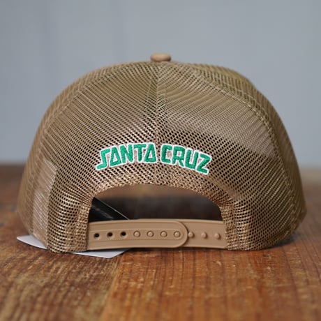 NEW ERA・ニューエラ　9FORTY A-Frame トラッカー SANTA CRUZ スクリーミングハンド カーキ