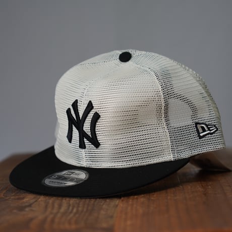 NEW ERA・ニューエラ　9FIFTY トラッカー MLB All Mesh ニューヨーク・ヤンキース クローム ブラックバイザー