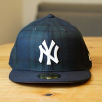 NEWERA・ニューエラ59FIFTY Powered by GORO NAKATSUGAWA（min-nano）ニューヨーク・ヤンキース ブラックウォッチ ネイビーバイザー　14346956