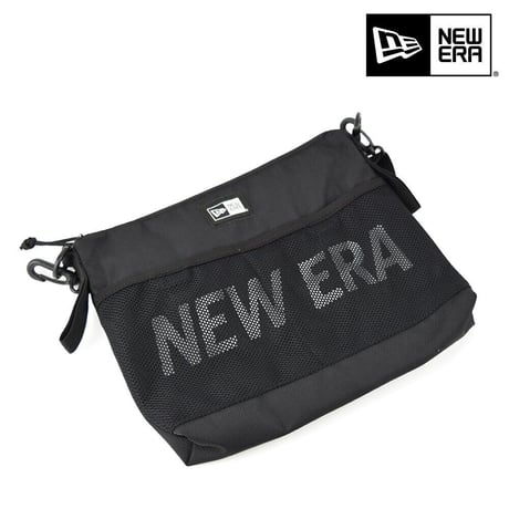 NEW ERA・ニューエラ　 サコッシュ 2.5L プリントロゴ ブラック × ホワイト