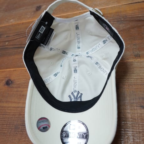 NEWERA・ニューエラ　9TWENTY MLB Summer Corduroy ニューヨーク・ヤンキース クロームホワイト