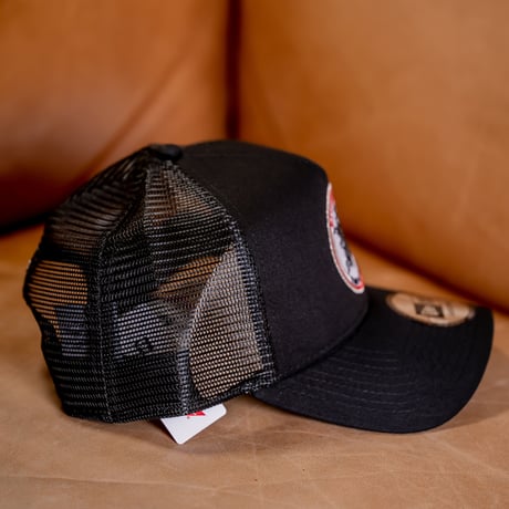 NEW ERA・ニューエラ　9FORTY A-Frame トラッカー Budweiser バドワイザー アンハイザーロゴ（ブラック）