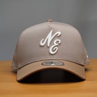 NEW ERA・ニューエラ 9FORTY A-Frame Mocha Mousse クラシックロゴ アッシュブラウン/カーキ
