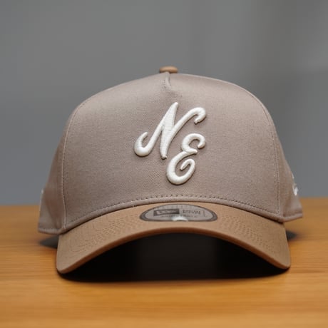NEW ERA・ニューエラ 9FORTY A-Frame Mocha Mousse クラシックロゴ アッシュブラウン/カーキ