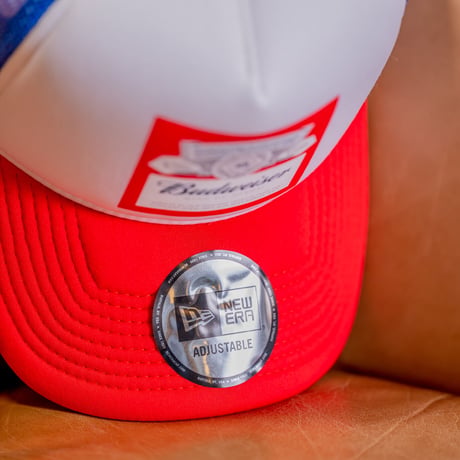 NEW ERA・ニューエラ　9FORTY A-Frame トラッカー Budweiser バドワイザー ラベルロゴ（ホワイト/ブルー/レッド）
