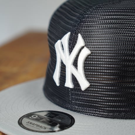 NEW ERA・ニューエラ　9FIFTY トラッカー MLB All Mesh ニューヨーク・ヤンキース クーパーズタウン ネイビー グレーバイザー