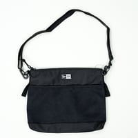 NEW ERA・ニューエラ　 サコッシュ　2.5L（ブラック）