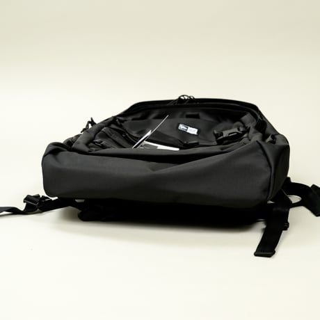 NEW ERA・ニューエラ　 キャリアパック　35L　（ブラック）