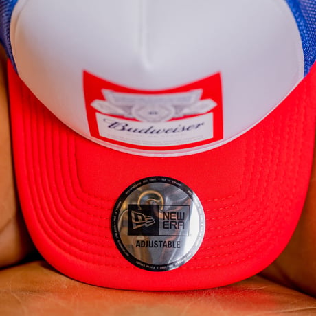 NEW ERA・ニューエラ　9FORTY A-Frame トラッカー Budweiser バドワイザー ラベルロゴ（ホワイト/ブルー/レッド）