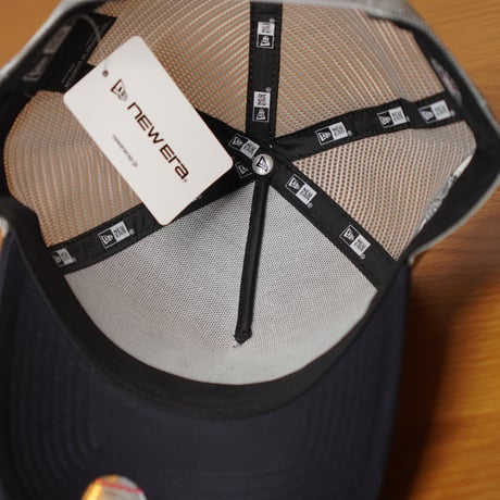 NEW ERA・ニューエラ 9FORTY A-Frame トラッカー MLB Side Patch ニューヨーク・ヤンキース グレー/ネイビー