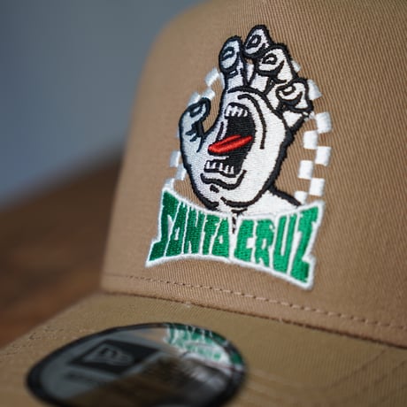 NEW ERA・ニューエラ　9FORTY A-Frame トラッカー SANTA CRUZ スクリーミングハンド カーキ