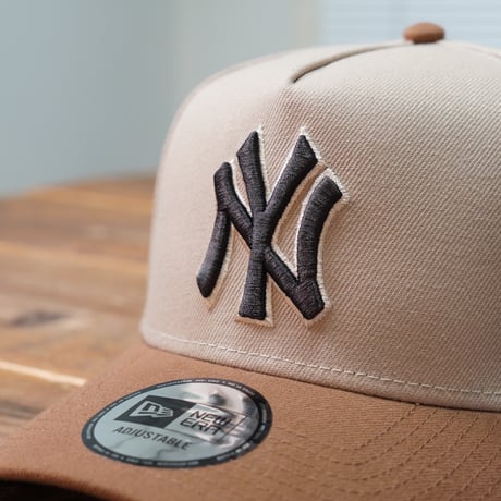 NEWERA・ニューエラ　9FORTY A-Frame Iced Latte ニューヨーク・ヤンキース キャメル トーステッドピーナッツバイザー