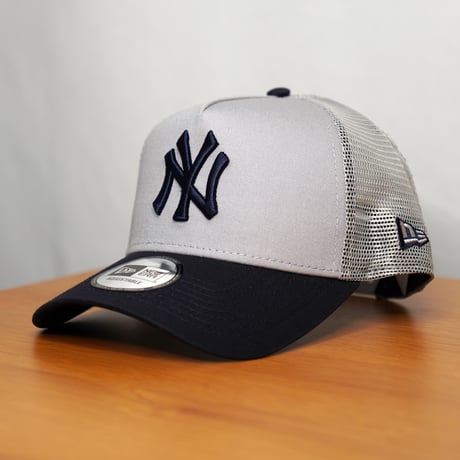 NEW ERA・ニューエラ 9FORTY A-Frame トラッカー MLB Side Patch ニューヨーク・ヤンキース グレー/ネイビー