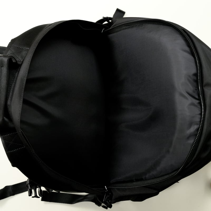 NEW ERA・ニューエラ キャリアパック 35L （ブラック） | daze & easy