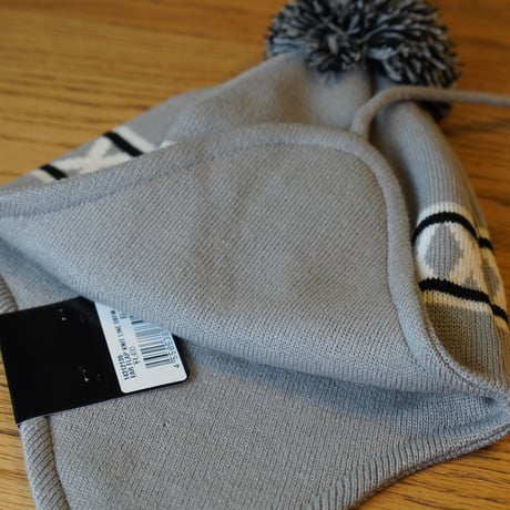 NEWERA・ニューエラ ポンポンニット イヤーフラップ Ear Flap Line ライトグレー 14312138