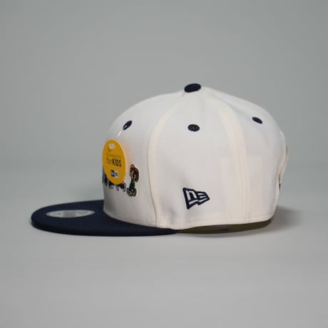 NEW ERA・ニューエラ　Youth 9FIFTY PEANUTS ピーナッツ フレンズ クロームホワイト ネイビーバイザー