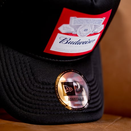 NEW ERA・ニューエラ　9FORTY A-Frame トラッカー Budweiser バドワイザー ラベルロゴ（ブラック）