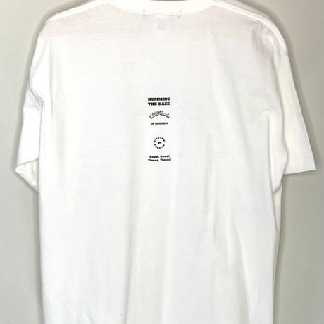 DE SINGSMAN　DAZE INN Tee（ホワイト）
