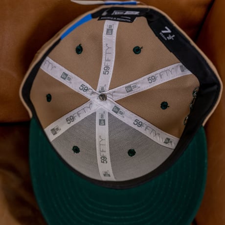 NEW ERA・ニューエラ　  LP 59FIFTY UCLA スクリプトロゴ キャメル × フィールドグリーン ダークグリーンバイザー（7 1/2サイズ・59.6cm）