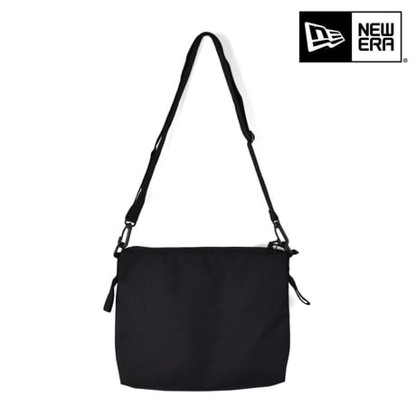 NEW ERA・ニューエラ　 サコッシュ 2.5L プリントロゴ ブラック × ホワイト