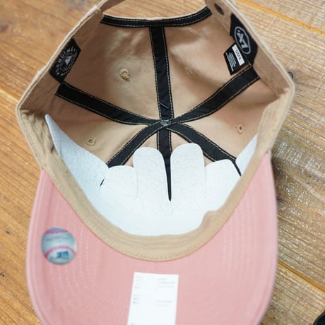ニューヨーク・ヤンキース　Canyon Caravan '47 CLEAN UP　[フォーティーセブン]  Khaki × Sedona Pink/カーキ系　ヴィンテージ加工