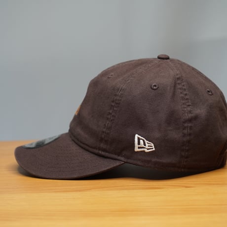 NEW ERA・ニューエラ 9THIRTY フラッグロゴ ウーブンパッチ Washed Duck ブラウンスエード